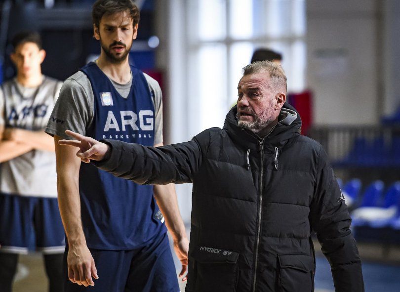 Néstor Che García, el DT de la Selección Argentina de Básquet