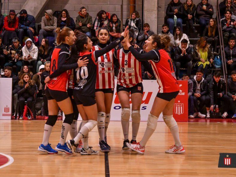 Para Estudiantes llegó el momento del debut en la Copa Metropolitana de Vóley 