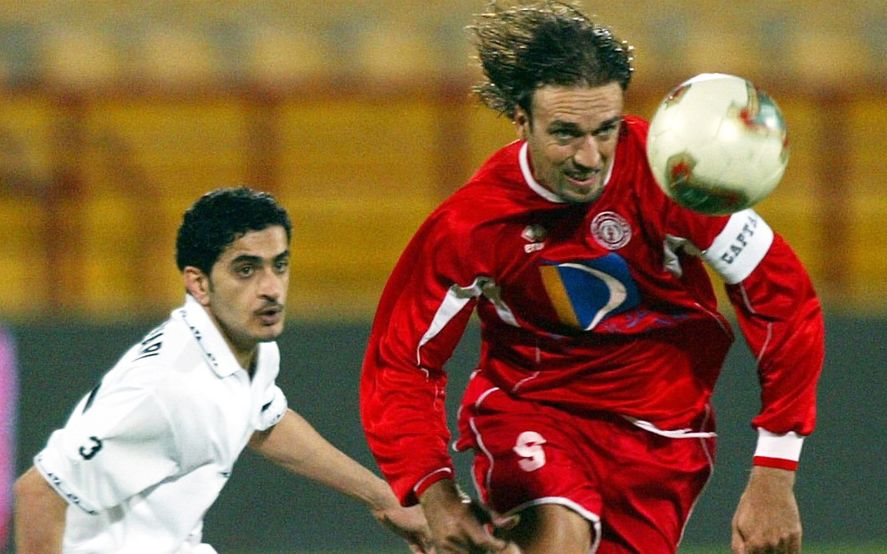 Gabriel Batistuta marcó 26 goles en 23 PJ en Qatar, contando liga y copa nacional.