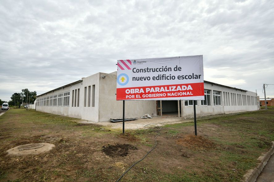 Por decisión de Javier Milei, el Gobierno Nacional desfinanció la obra pública que estaba en marcha.