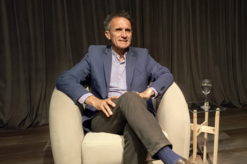 Gabriel Katopodis en los estudios de Infocielo. Las imágenes de esta nota fueron tomadas con un Motorola Edge40 Neo.