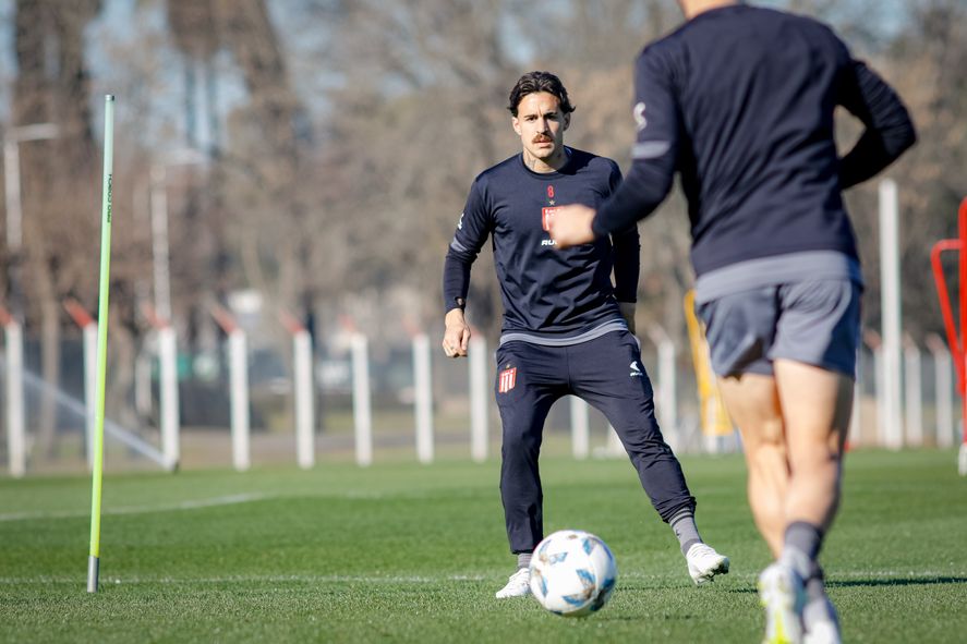 Gabriel Neves entrena en Estudiantes