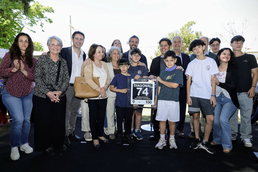 Axel Kicillof y Julio Alak encabezaron el homenaje a Antonio Cafiero.
