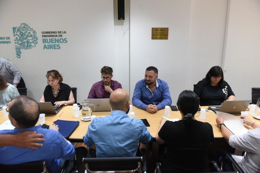 A la espera de las paritarias, se reunió una mesa técnica para poner en marcha dos nuevas licencias.