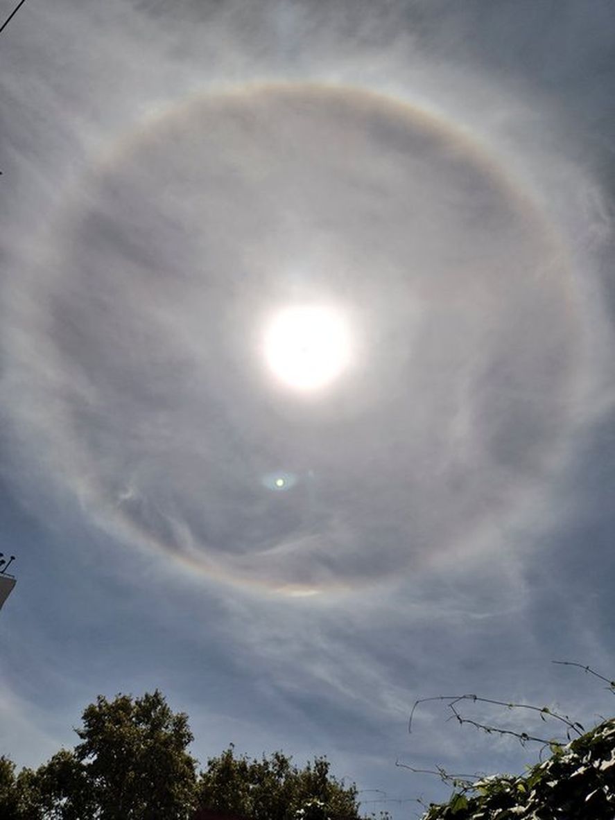 El cielo bonaerense con un Halo Solar.