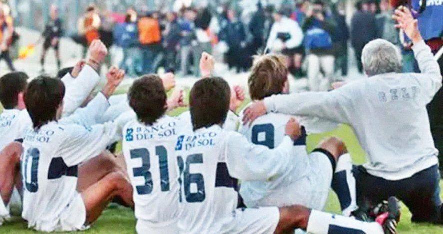 Gimnasia festeja su cuarto y último gol de aquella tarde de 2005.