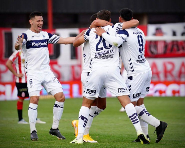 Gimnasia viene de igualar con Barracas Central como visitante.