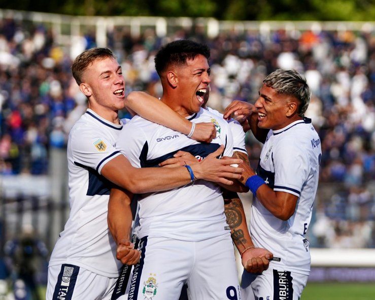 Gimnasia festeja el 1-0 de Nicolás Contín ante Instituto (Foto: prensa GELP). Gimnasia festeja el 1-0 de Nicolás Contín ante Instituto (Foto: prensa GELP).