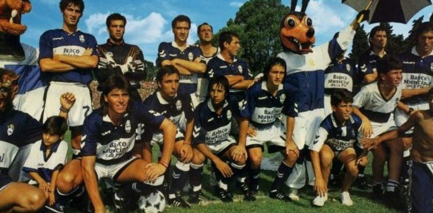 El once de Gimnasia que luego conquistaría la Copa Centenario.