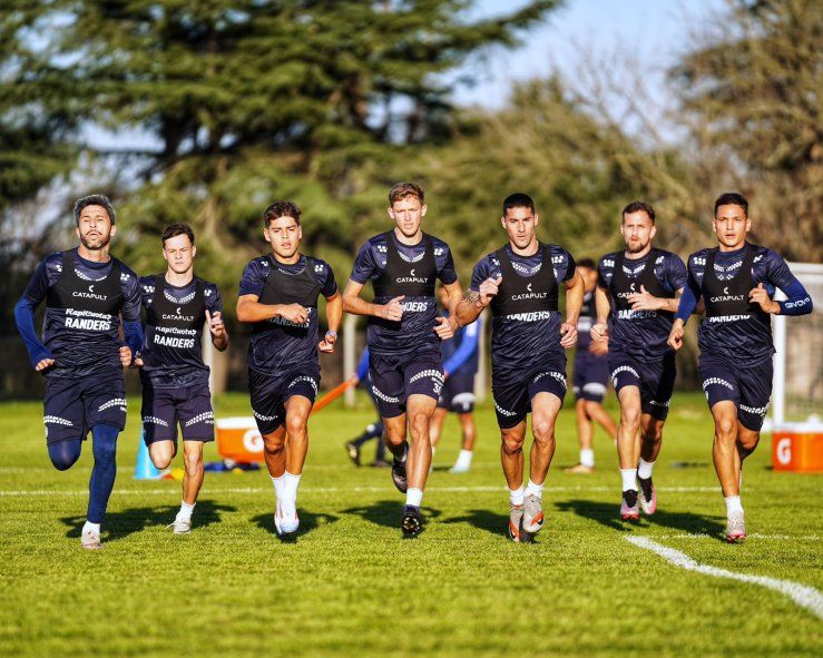Gimnasia entrenando en Estancia Chica