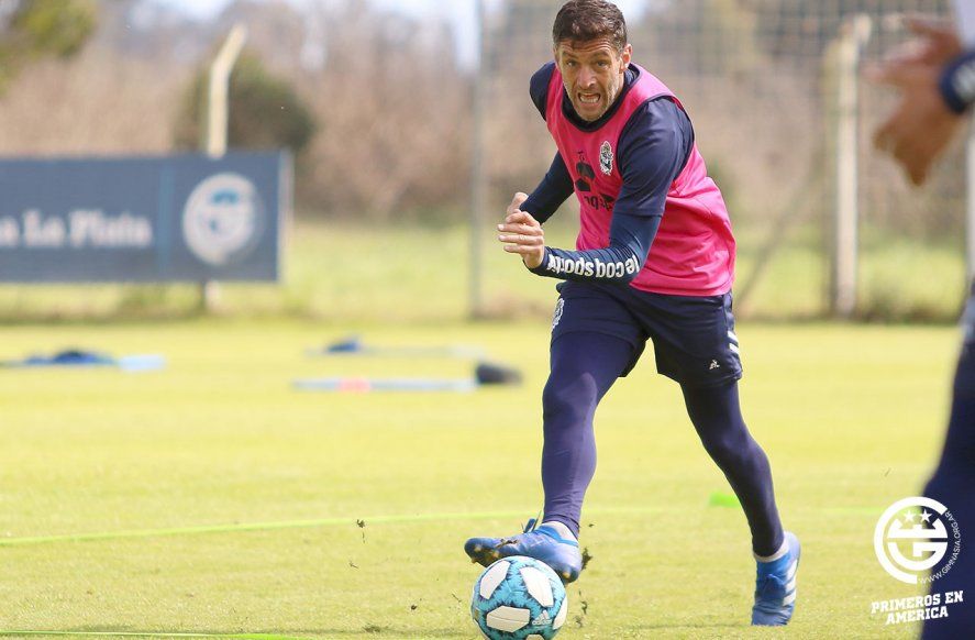 Licht sumó un nuevo PJ y se afianza como el tercer futbolista que más jugó en la historia de Gimnasia.