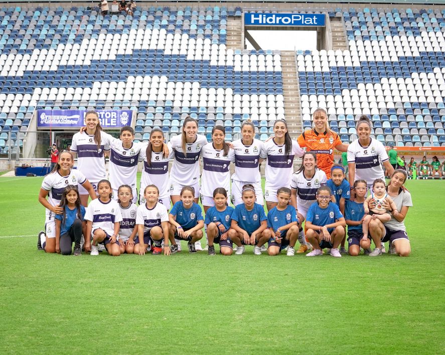 La formación de Gimnasia en el debut en la fecha 1 del fútbol femenino de AFA. (Foto: prensa GELP) La formación de Gimnasia en el debut en la fecha 1 del fútbol femenino de AFA. (Foto: prensa GELP)