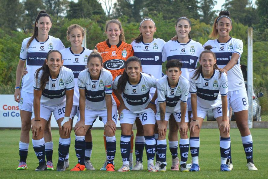 El 11 del fútbol femenino de Gimnasia ante Estudiantes de Caseros. El 11 del fútbol femenino de Gimnasia ante Estudiantes de Caseros.