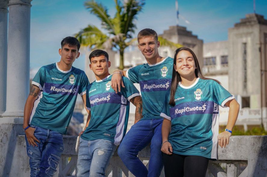 Gimnasia presentó su tercera equipación para la temporada 2023. (Foto: prensa GELP)