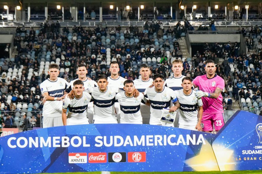 Formación alternativa de Gimnasia ante Goias por Copa Sudamericana (Foto: Prensa GELP)