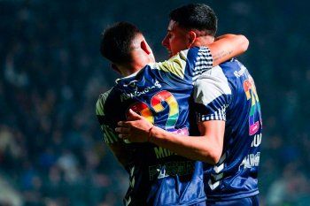 Gimnasia, a puro grito de gol en el Bosque.