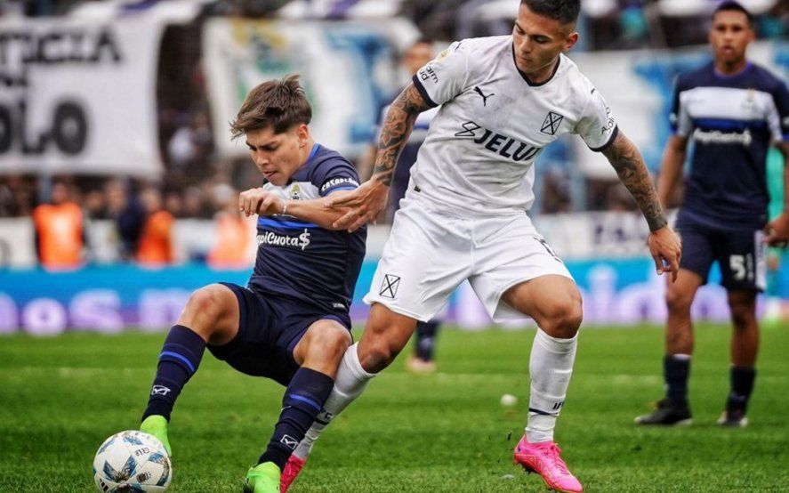 Benjamín Domínguez en acción en Gimnasia vs. Independiente. (Foto: prensa GELP)