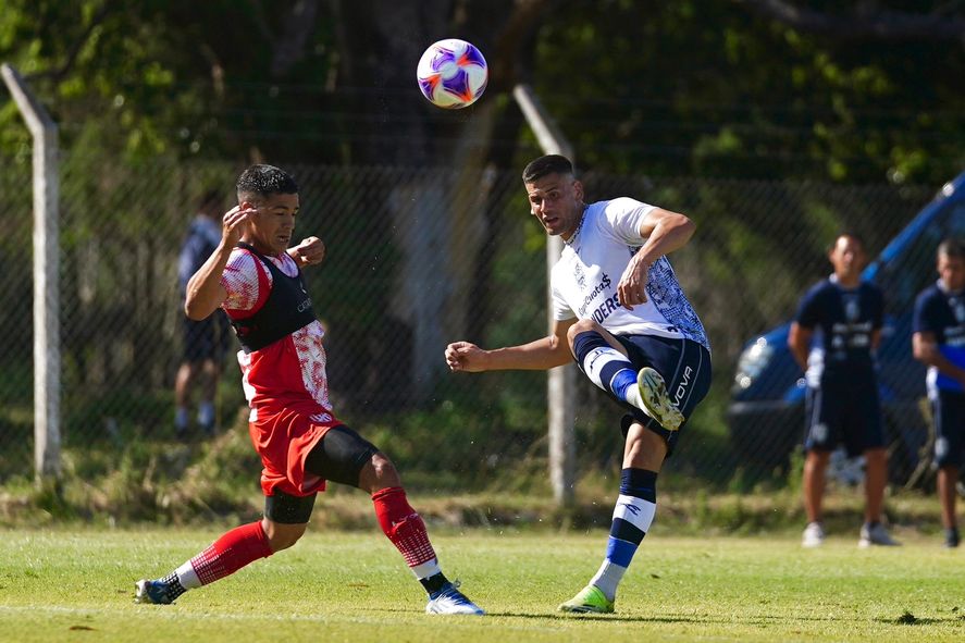 Guillermo Enrique en el amistoso matutino de Gimnasia.