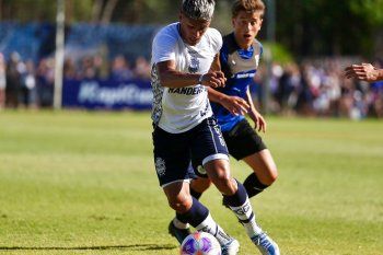Eric Ramírez en acción en Gimnasia vs. Montevideo City Torque.