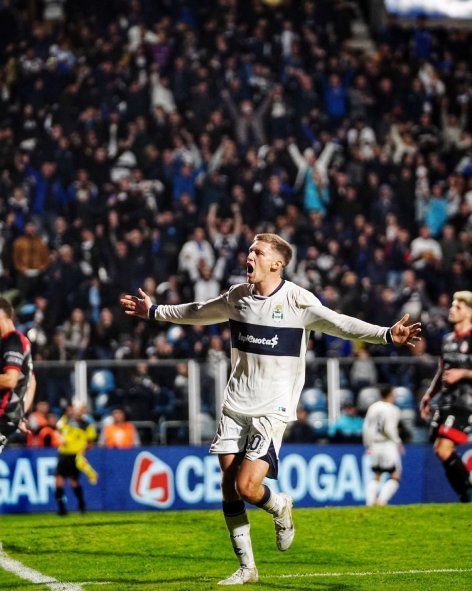 Castillo grita su gol, el de la victoria para Gimnasia Castillo grita su gol, el de la victoria para Gimnasia