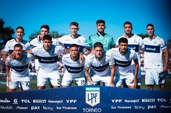 El equipo de Gimnasia en el último partido de la Liga Profesional. 