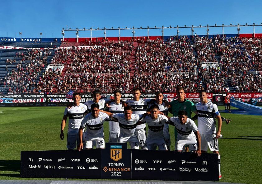 Formación de Gimnasia, en su visita a San Lorenzo por el Torneo de la Liga Profesional (Foto: Prensa GELP)