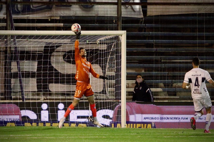 Rodrigo Rey tuvo atajadas importantes en Gimnasia.