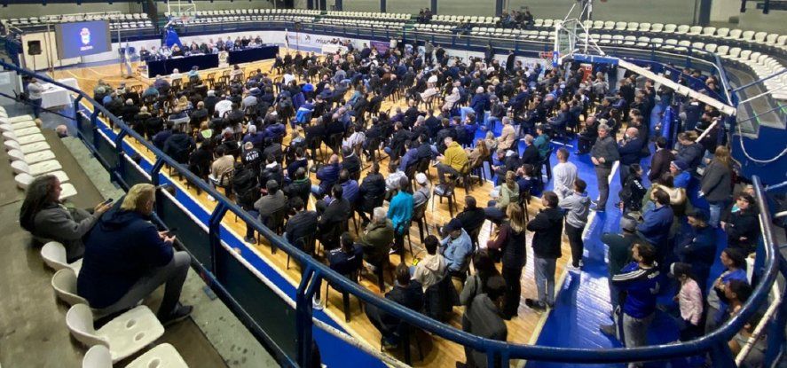 Asamblea en la Sede Social de Gimnasia (Prensa GELP) Asamblea en la Sede Social de Gimnasia (Prensa GELP)