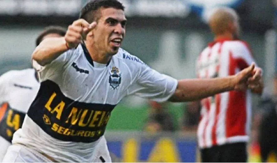 Denis Stracqualursi festeja en la última victoria de Gimnasia ante Estudiantes en el Clásico Platense.