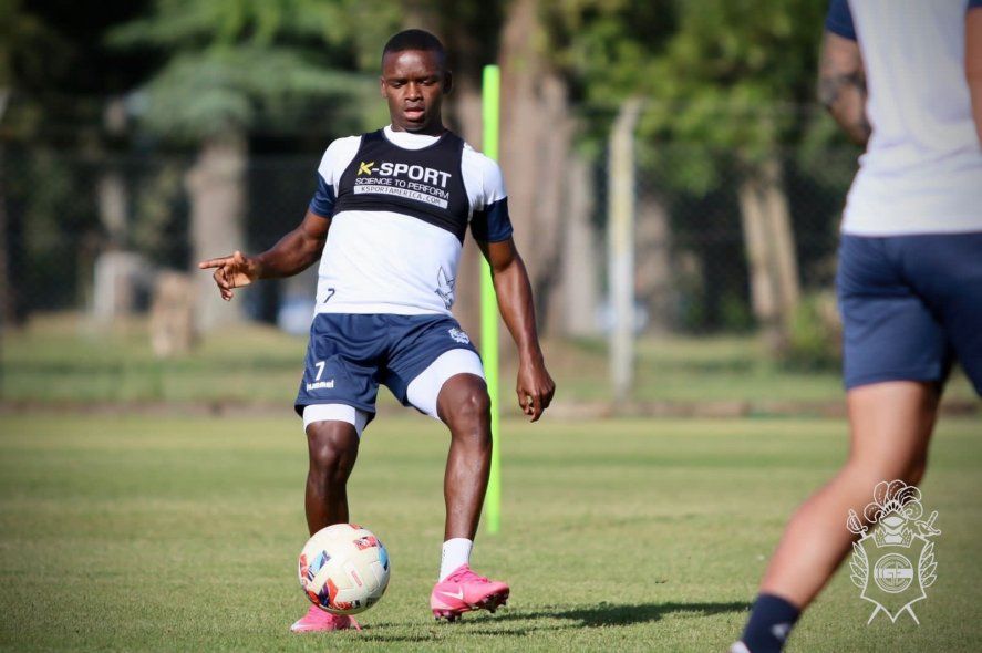 Carbonero, uno de los que volvería al once titular en Gimnasia.