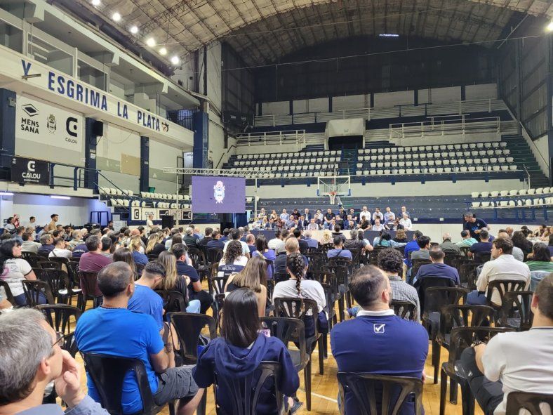 Socios y socias de Gimnasia en la Asamblea Anual y Ordinaria del Ejercicio 2022-2023