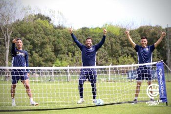 Paolo Golzt, Jorge Broun y Lucas Barrios en Gimnasia
