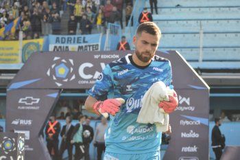 Esteban Glellel el arquero al que apuntan en Gimnasia. 