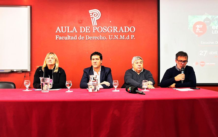 Encuentro de Legisladores Radicales encabezado por Maximiliano Abad. Encuentro de Legisladores Radicales encabezado por Maximiliano Abad.