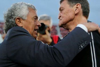 Pipo Gorosito junto a Julio Falcioni en la previa de Independiente ante Gimnasia