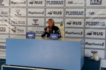 Néstor Gorosito técnico de Gimnasia hablando en conferencia de prensa