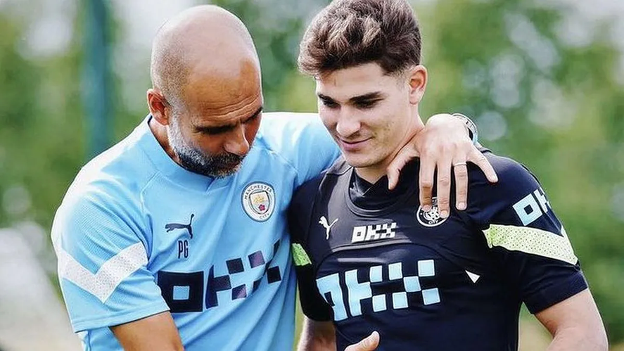 Guardiola y Álvarez: muchos elogios, pocos minutos. Guardiola y Álvarez: muchos elogios, pocos minutos.
