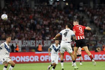 carrillo, el goleador de otro titulo de estudiantes: felices fiestas...