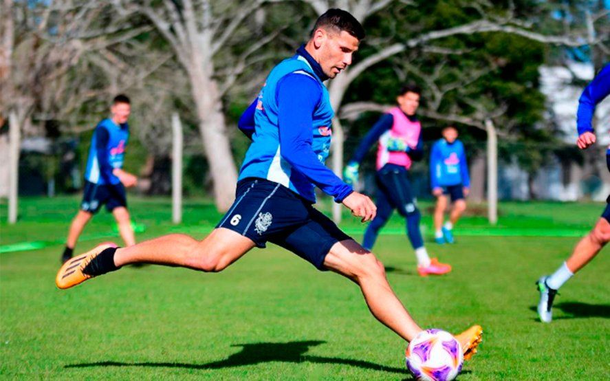 Guillermo Enrique en una práctica de Gimnasia. (Foto: prensa GELP)