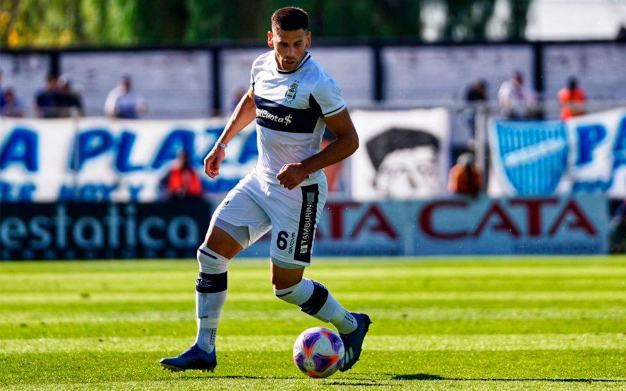 Guillermo Enrique en acción con la camiseta de Gimnasia. (Foto: prensa GELP)