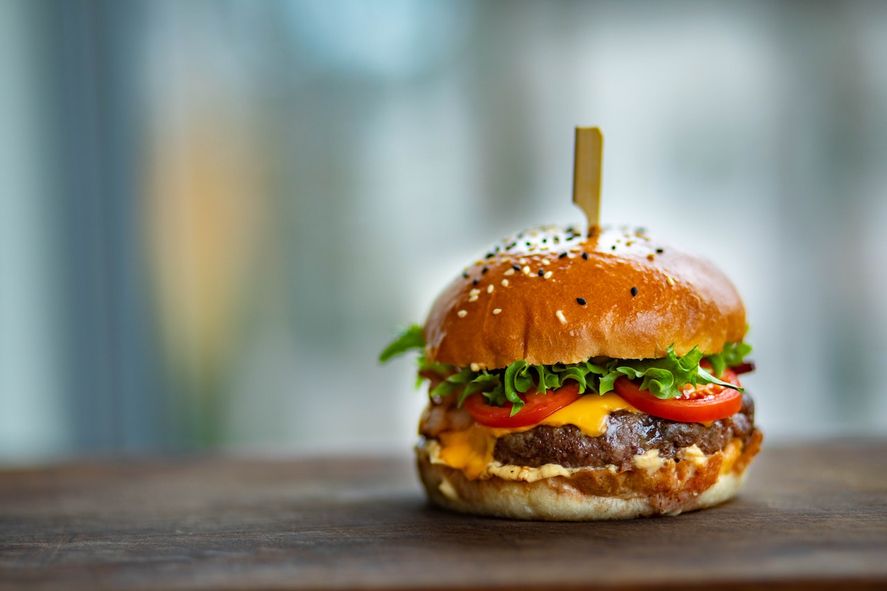 En el Día Muncial de la Hamburguesa, te contamos tres recetas fáciles, ricas y caseras para que realices en casa. En el Día Muncial de la Hamburguesa, te contamos tres recetas fáciles, ricas y caseras para que realices en casa.