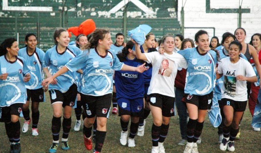 Hirmbruchner en los festejos del primer título de la UAI Urquiza.