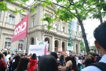 un sindicato de estatales se prepara para combatir los despidos en salud