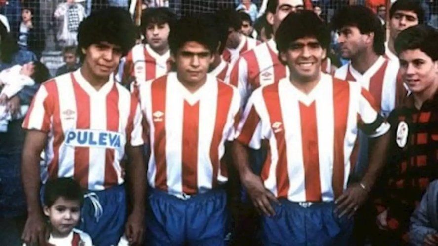 Diego Maradona y sus hermanos.