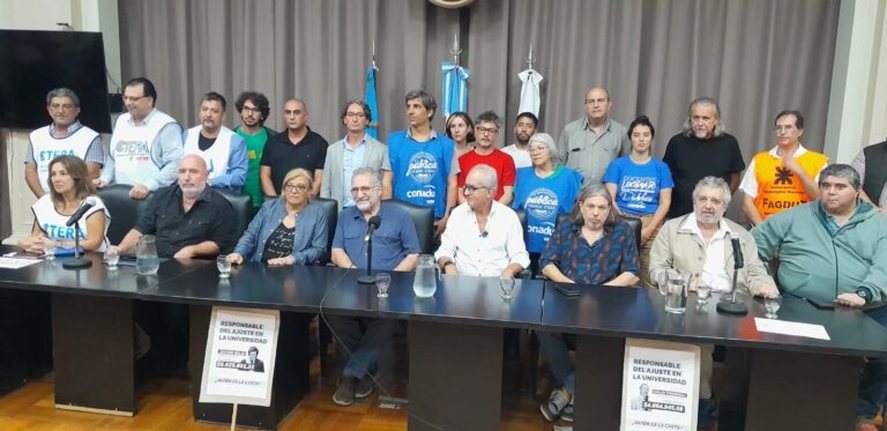 Los reunidos en la cumbre del Frente Sindical de Universidades nacionales. Los reunidos en la cumbre del Frente Sindical de Universidades nacionales.