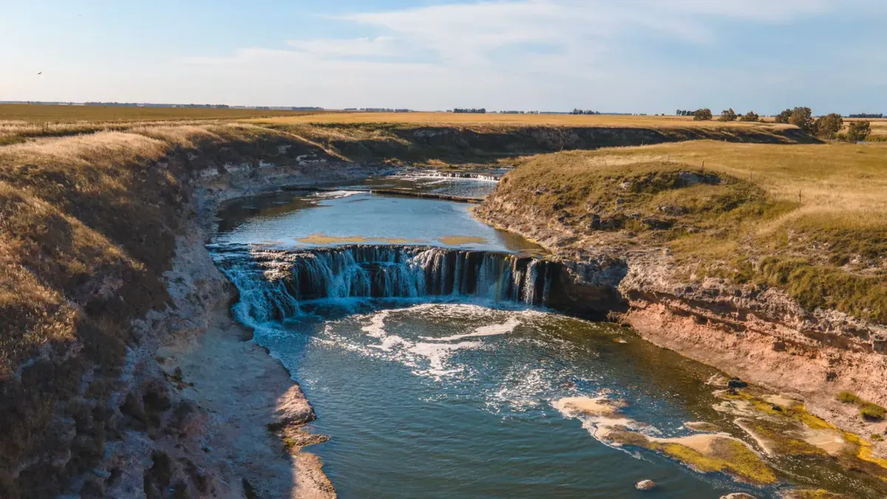 La Cascada Cifuentes, que se encuentra en el tramo inferior del Río Quequén Salado