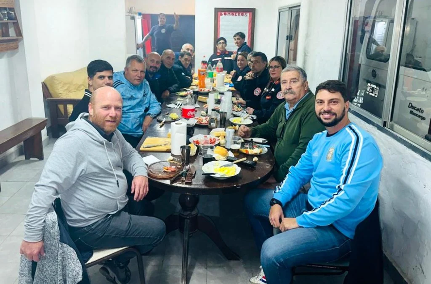 La reunión entre Bomberos Voluntarios y el Jefe Comunal La reunión entre Bomberos Voluntarios y el Jefe Comunal