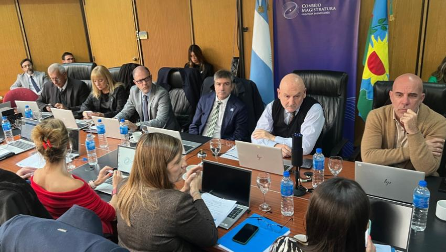 Fernando Compagnoni, de azul, es el diputado y miembro del Consejo de la Magistratura por el PRO que responde a Patricia Bullrich Fernando Compagnoni, de azul, es el diputado y miembro del Consejo de la Magistratura por el PRO que responde a Patricia Bullrich