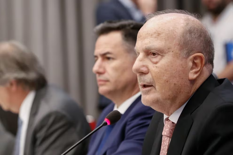 Guillermo Ferraro, primera salida del gobierno de Javier Milei en plena crisis por la Ley Ómnibus. Guillermo Ferraro, primera salida del gobierno de Javier Milei en plena crisis por la Ley Ómnibus.