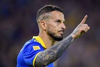 benedetto jugara para un rival de riquelme y junto a un heroe de river en madrid